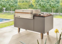 Outdoor Küche von wellflamm, aus der Schweiz. Flammkraft in der Freiluftinsel. Desing und Livestyle. FREILUFTKÜCHE aus Aluminium und Naturstein, wellflamm Feuer Manufaktur, Rapperswil,