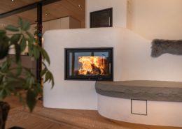 Speicherofen mit natürlicher, wohliger Wärmeabgabe und entspannter Feuersicht. gebaut mit Liebe von wellflamm Feuer Manufaktur, Rapperswil, Schweiz