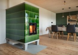 Kachelofen neu, Flaschengrün