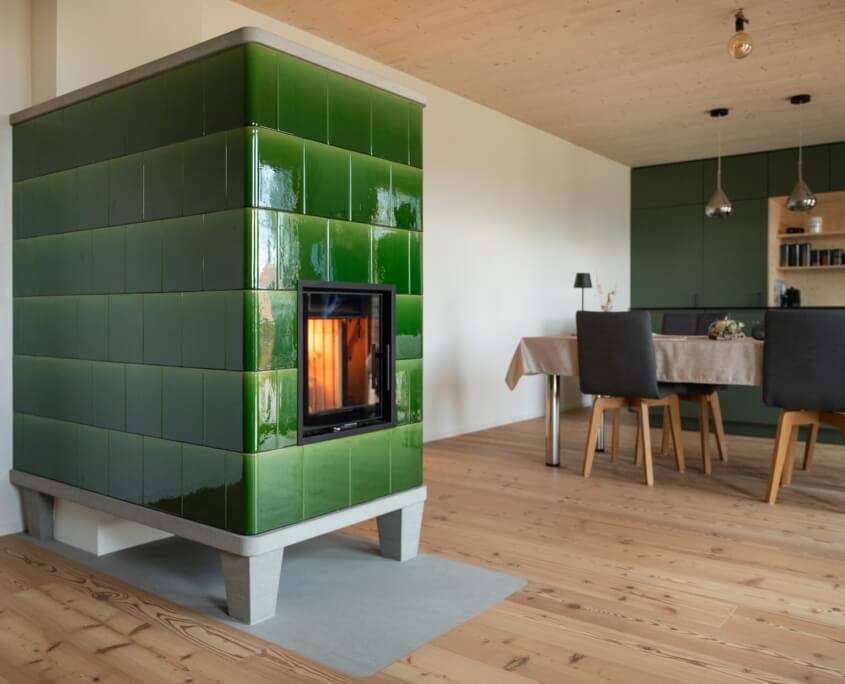 Kachelofen neu, Flaschengrün