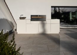 Outdoorküche aus Aluminium, weiss, schlicht, wellflamm, Ostschweiz