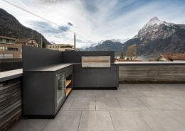 L-Outdoorküche, Freiluftküche von wellflamm in Flüelen Schweiz